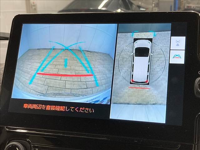 【パノラミックビューモニター】専用のカメラにより、上から見下ろしたような視点で360度クルマの周囲を確認することができます☆死角部分も確認しやすく、狭い場所での切り返しや駐車もスムーズに行えます。