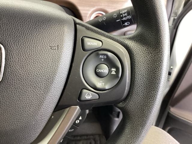 クルーズコントロールを装備しています。高速道路などで一定の速度で走ってくれるので運転が楽ですよ！速度を設定できますので、スピードの出しすぎにも注意できます。