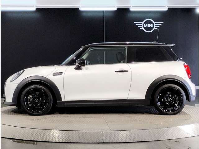 気密性の高いMINIは外観のかわいらしさとは裏腹に、外の雑音を遮り、高級感のある快適なドライブをお楽しみいただけます。