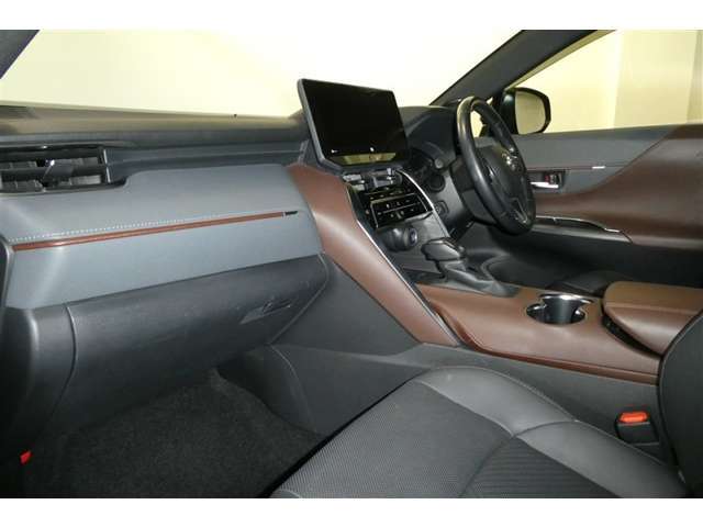 まるごとクリーニング実施済！内装のルームクリーンと外装のボディクリーンを合わせた専門の洗浄システム。工場で各工程毎に洗浄・消臭加工を施し、車をリフレッシュ！