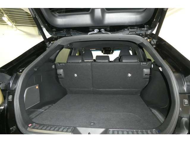 広々としたトランクルームですよ。