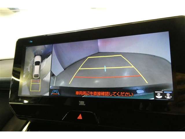 【パノラミックビューモニター】映像で、見づらい車両周辺の確認をアシスト。クルマを真上から見ているような映像を表示。 運転席から確認しにくい車両周囲の状況を把握。