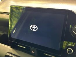 【10.5インチ　ディスプレイオーディオ】大画面のディスプレイはAppleCarPlayやAndroidAutoが利用可能。大きな画面でスマホナビアプリ等が利用いただけます♪