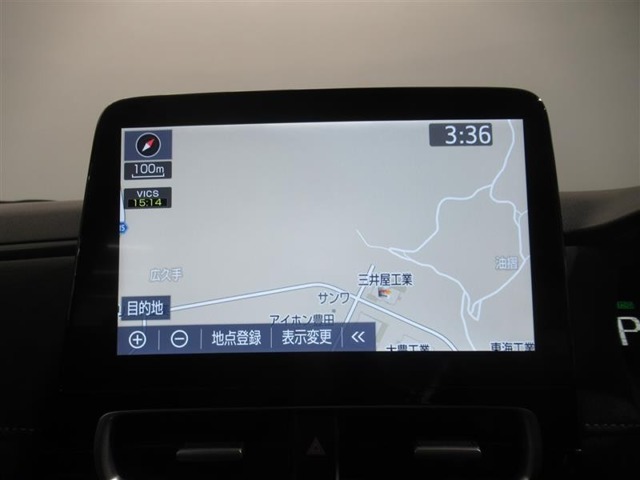純正ナビを装備。タッチパネル式で使いやすく、お出かけもラクラクです。