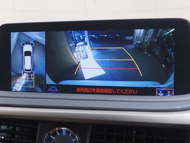 バックカメラ付きで運転が苦手な方の車庫入れもラクラクです。後方の死角部分がモニターに映し出されるので安全性もアップ！