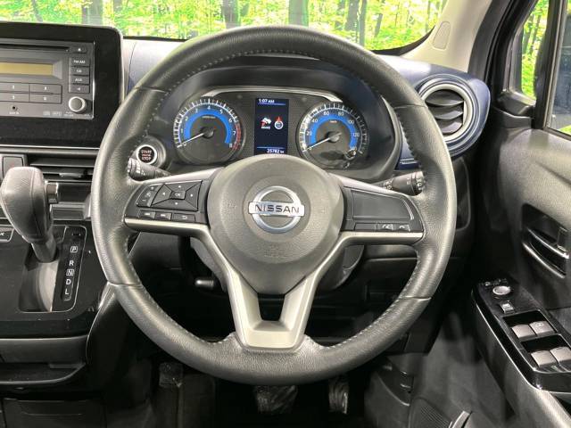 【純正革巻きステアリング】上質な革を使用することで、手にしっかり馴染みとても運転しやすいハンドルです♪