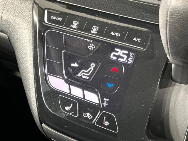 【オートエアコン】一度お好みの温度に設定すれば、車内の温度を検知し風量や温度を自動で調整。暑い…寒い…と何度もスイッチ操作をする必要はありません。快適な車内空間には必須の機能ですね♪