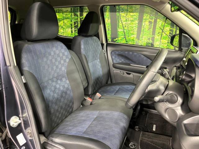 運転席シート廻りは使用感も少なく、良好な状態となっています。丁寧に使われていたことがよくわかりますね。