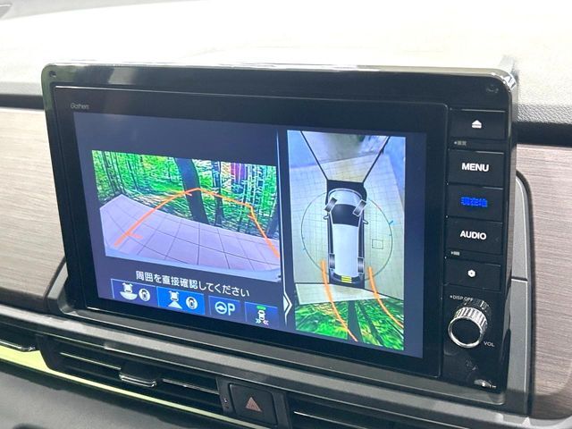 【マルチビューカメラシステム】専用のカメラにより、上から見下ろしたような視点で360度クルマの周囲を確認することができます☆死角部分も確認しやすく、狭い場所での切り返しや駐車もスムーズに行えます。