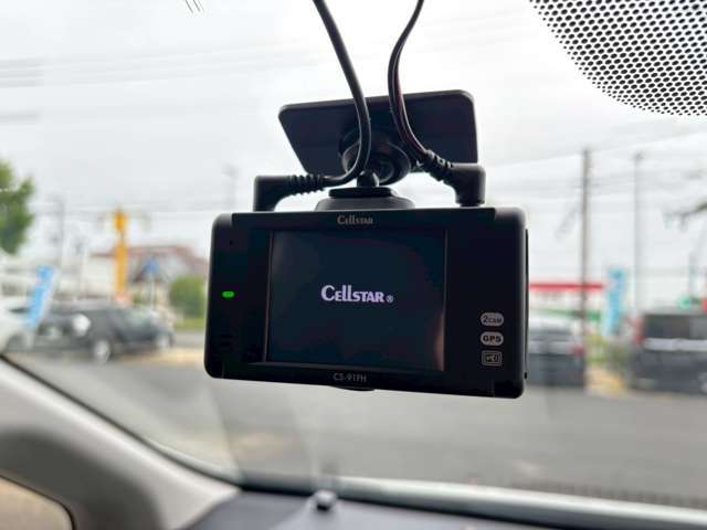 あったらうれしい装備の一つにドライブレコーダーがランクイン！事故の証拠やネット動画にも便利です。
