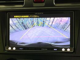 【バックカメラ】駐車時に後方がリアルタイム映像で確認できます。大型商業施設や立体駐車場での駐車時や、夜間のバック時に大活躍！運転スキルに関わらず、今や必須となった装備のひとつです！