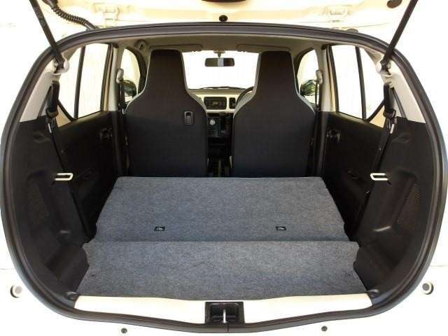 後席を倒せばより大きな荷物も載せられます！うっかりお買い物をしすぎてしまっても安心です！