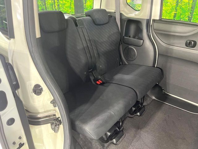 後部座席も気になるようなキズ・汚れやへたり等、大きなダメージはなく、良好な状態です。