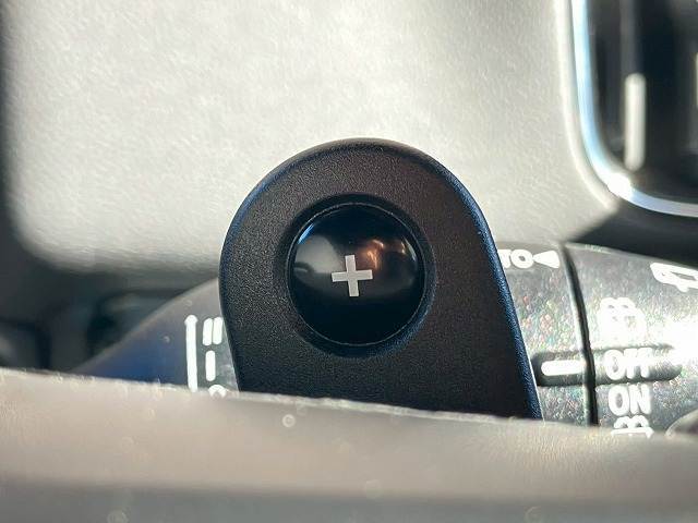 パドルシフトが装備されております。山道などご自身のタイミングでシフトチェンジ頂けます。MINIならではの力強い走りを体感できます。また、カーブなどを曲がるときに操縦の楽しさをよりお楽しみいただけます