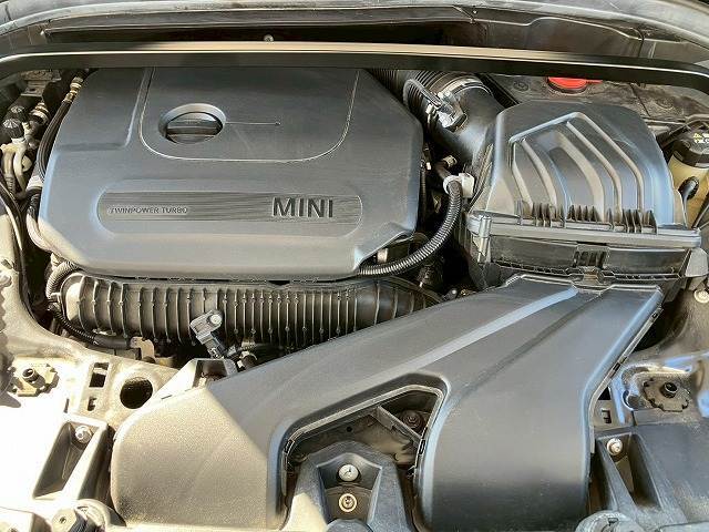 有償の修理保証「GS　WARRANTY」　をご用意。初年度登録13年未満10万km以下の輸入車まで加入でき、保証範囲も広く、輸入車238種類，無料ロードサービスも付いています。