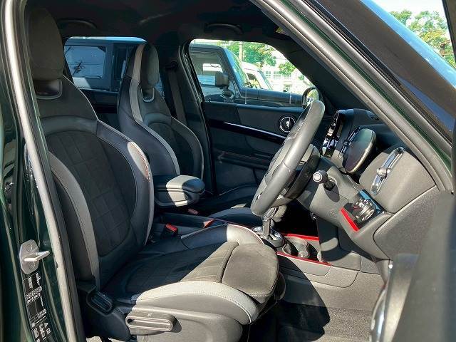 車内もキレイで嫌な臭いもありません！ご納車後の臭いが付きにくくなる「空気触媒コーティング」もご用意しております。愛車を大切に乗って頂く、お子様がいらっしゃるお客様にご好評いただいております。