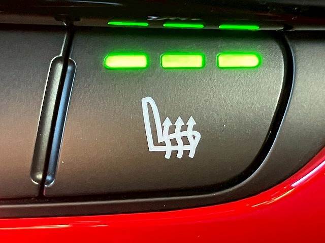 冬場に便利なシートヒーターが装備。より快適な社内空間を楽しんでいただけます！