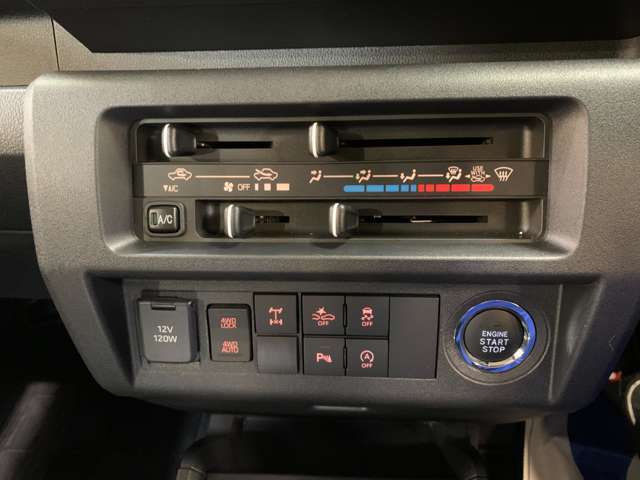 【鈑金・塗装】小さなキズから、気になる凹みまで『早く・安く・キレイ』にお直しします。ご購入頂くお車・愛車の外装・パーツを部分的にオリジナル塗装することも可能です。