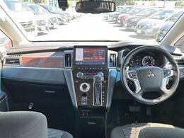 【インパネ全体】車内の雰囲気でお車の印象も変わります。自分好みのお車を見つけていきましょう！