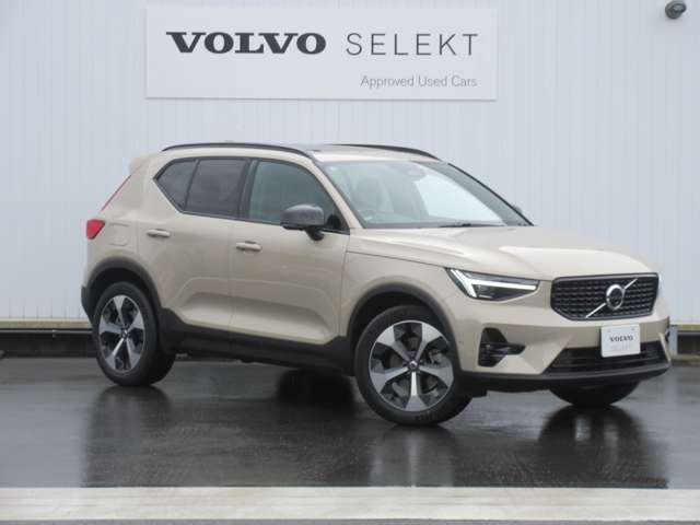 都市を駆け巡る本物のSUVとして、XC40は開発されました。スカンジナビアの独創性と都会的な雰囲気を身にまとった、都市で生活するあなたのために作られた一台です。
