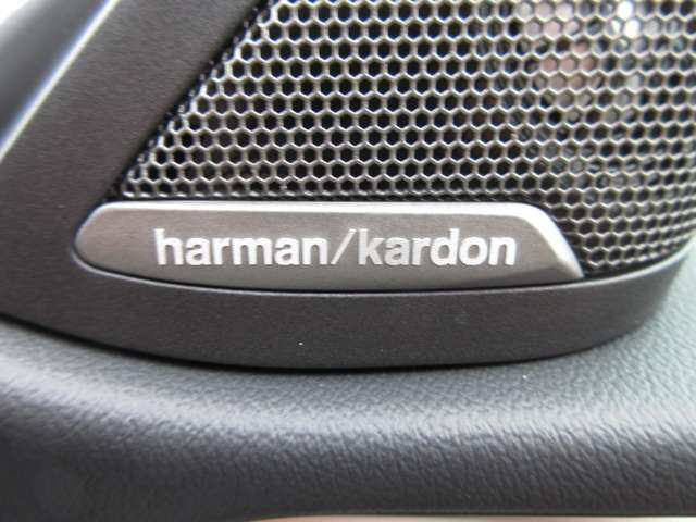 harman/kardon製Hi-Fiサラウンドシステムを搭載。