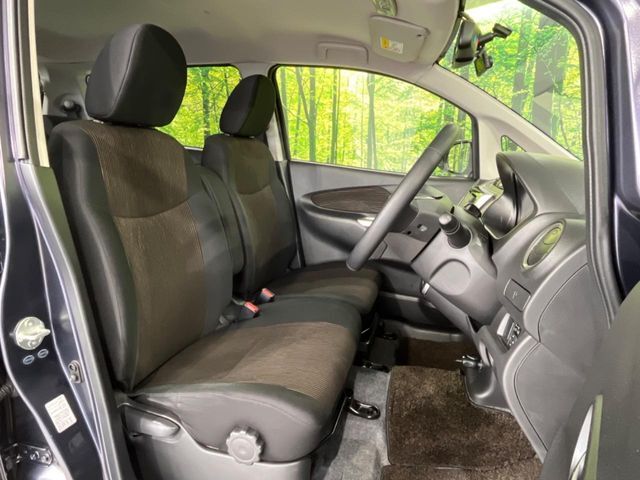 運転席シート廻りは使用感も少なく、良好な状態となっています。丁寧に使われていたことがよくわかりますね。
