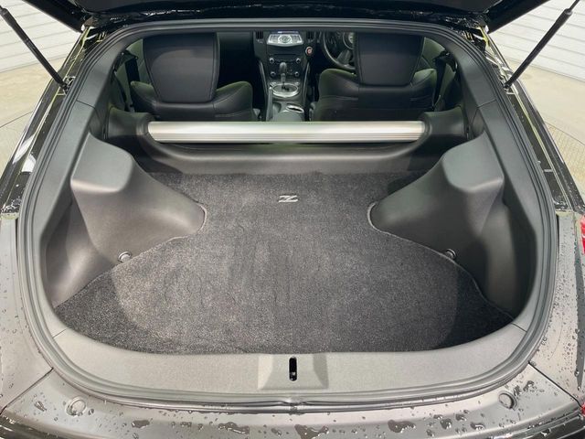 普段のお買い物や通勤、送迎等に十分な荷室スペースを確保しております♪