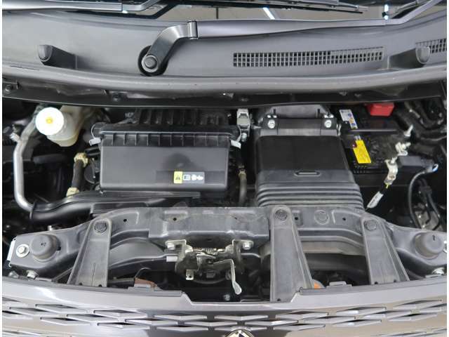 エンジンの状態も良好です。ご納車前にエンジンオイル・オイルエレメントの交換を行います。