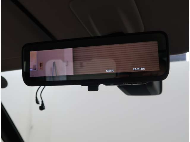 デジタルルームミラー装備です