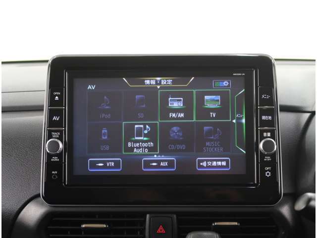 純正ナビ付です。フルセグ・Bluetooth・AM/FMラジオ・CD/DVD/SD再生