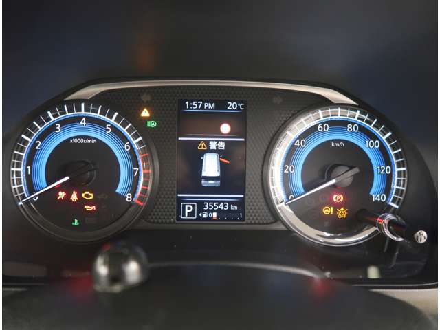 視認性の良いスピードメーターです