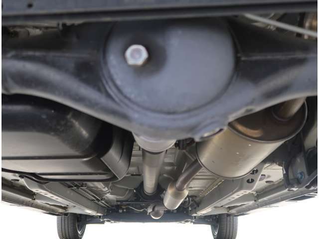 下廻りの画像です。別途整備メニューで下廻り防錆・マフラー防錆承っております。