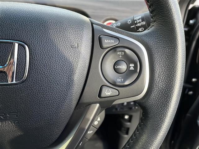 【　アダプティブクルーズコントロール　】設定した車速内で自動で加減速♪先行車との車間距離を適切に維持した追従走行が可能です♪