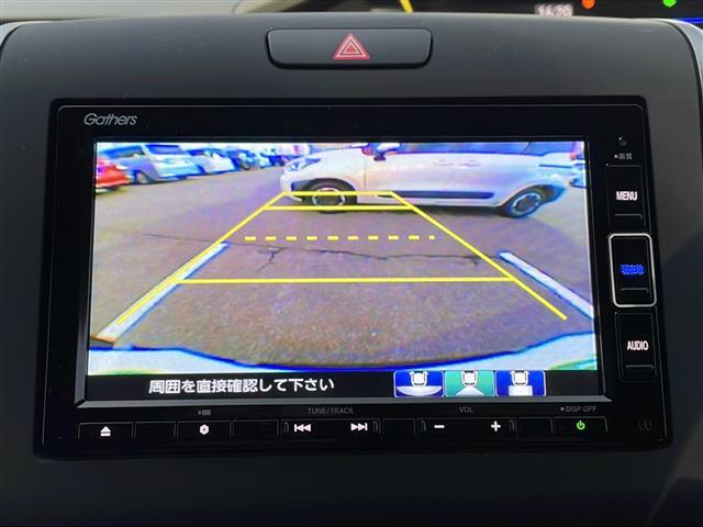 【バックカメラ】駐車時に後方が鮮明な映像で確認できます。駐車のバック時に大活躍！運転スキルに関わらず、今や必須となった装備のひとつです！