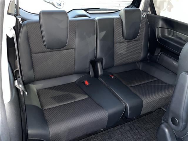 【後部座席】後席もゆったりドライブを楽しめます。ガリバーでご購入いただきましたら、内外装はプロこだわりのクリーニングで清潔なおクルマでご納車させていただきます！店舗での現車確認も承っています！