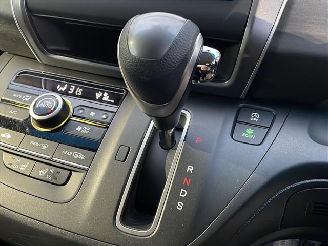 【シフトレバー】シフトも操作しやすく快適なドライブを楽しんでいただけます！