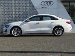 全車両に標準装備の純正アルミホイールは、純正ならではのバランスの良いデザインと、走行安定性をお楽しみ頂けます。