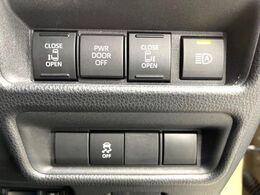 【両側パワースライドドア】スマートキーや運転席のスイッチで後席両側スライドドアの開閉が可能♪電動だから力を入れてドアを開ける必要が無く、小さなお子様でも簡単に開け閉めでき快適です♪