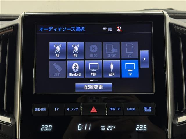 【純正9インチナビ】人気の純正9インチナビを装備。存在感のある大画面はインパクトも大！ナビ利用時のマップ表示も見やすく、テレビやDVDは臨場感がアップ！いつものドライブがグッと楽しくなります。
