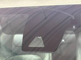 【トヨタセーフティセンス】走行中に前方の車両等を認識し、衝突しそうな時は警報とブレーキで衝突回避と被害軽減をアシスト。より安全にドライブをお楽しみいただけます。