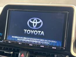 【純正ナビ】人気の純正ナビを装備しております。ナビの使いやすさはもちろん、オーディオ機能も充実！キャンプや旅行はもちろん、通勤や買い物など普段のドライブも楽しくなるはず♪