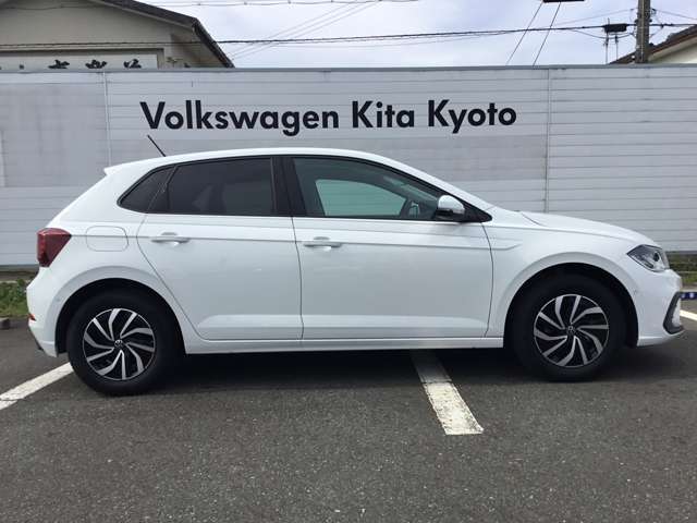 プリクラッシュブレーキシステム”Front Assist”搭載。衝突の危険が予測される場合に、ドライバーが回避操作を行わなければ、システムが自動で車両を減速させて衝突の被害を軽減します。