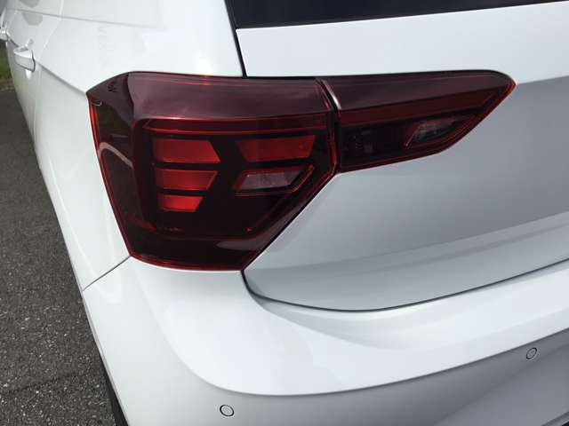 1.0L TSIエンジン搭載。直噴＋過給システムで経済性や環境に配慮しながら、質の高いスポーティなドライブを味わえます。