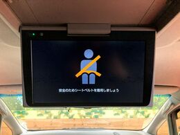 【フリップダウンモニター】大画面モニターで後席でもエンタメをお楽しみいただけます。小さなお子様にも大人気の装備です♪