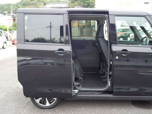 便利な両側電動スライドドア