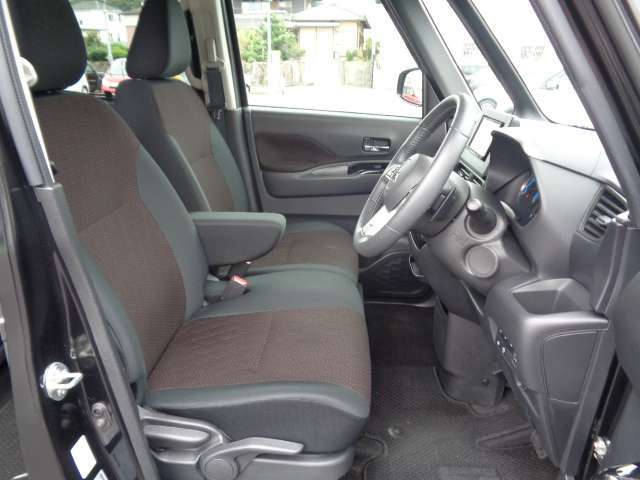 シートの高さ調整ができるシートアジャスター