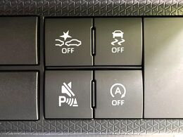 【スマートアシスト】走行中に前方の車両等を認識し、衝突しそうな時は警報とブレーキで衝突回避と被害軽減をアシスト。より安全にドライブをお楽しみいただけます。