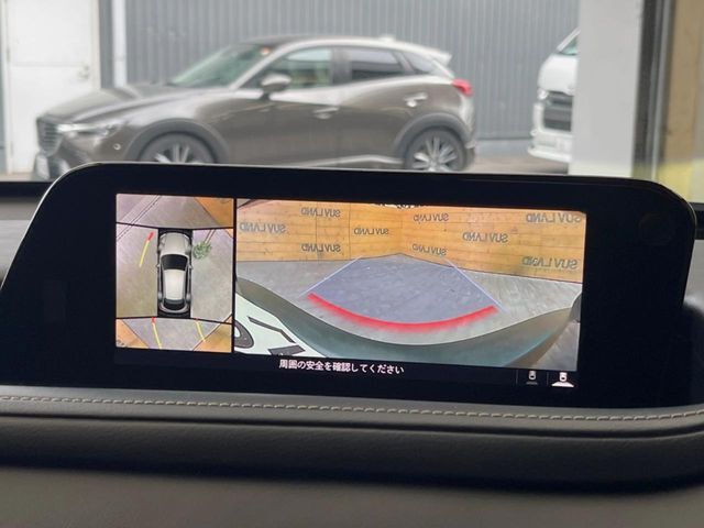 【360°ビューモニター】専用のカメラにより、上から見下ろしたような視点で360度クルマの周囲を確認することができます☆死角部分も確認しやすく、狭い場所での切り返しや駐車もスムーズに行えます。