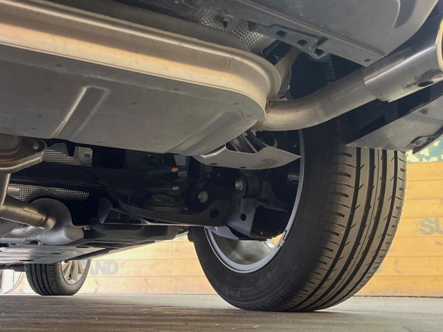 お車を安心してお乗りいただく為には、足回りの定期点検が欠かせません。サービスサポート（有償保証）では無料点検もご提供しており、安心のカーライフをお過ごしいただけるサポート体制が整っています。