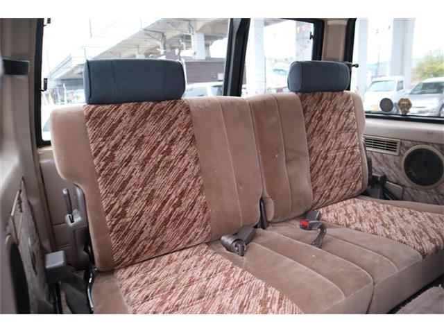 室内も充分・年式以上に綺麗です！更にスタッフが真心込めて納車の清掃や準備をします！（気になる方には別途ルームクリーニング・革調カバー販売など）対応できます。